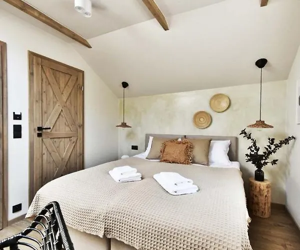 Betty's Place בית הארחה 3*