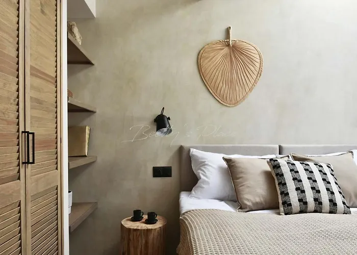 Betty's Place בית הארחה